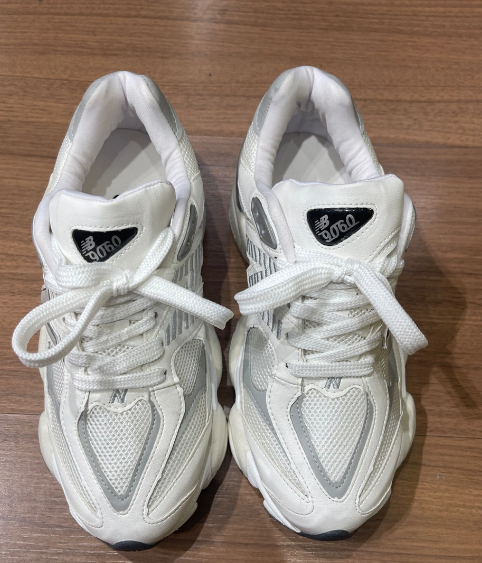 New Balance 9060 - Branco e Bege