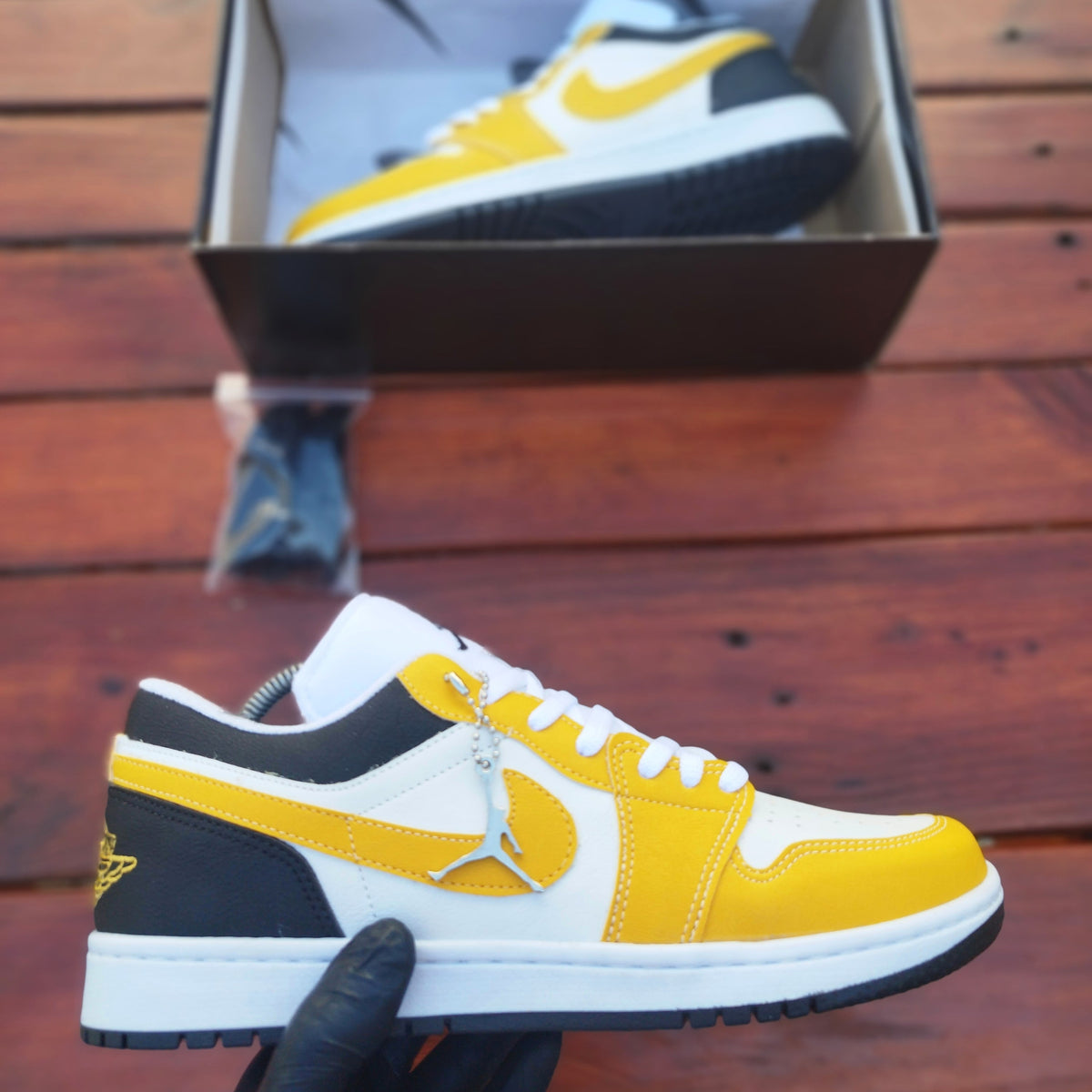 Tênis Nike Air Jordan 1 Low - University Yellow White - Réplica