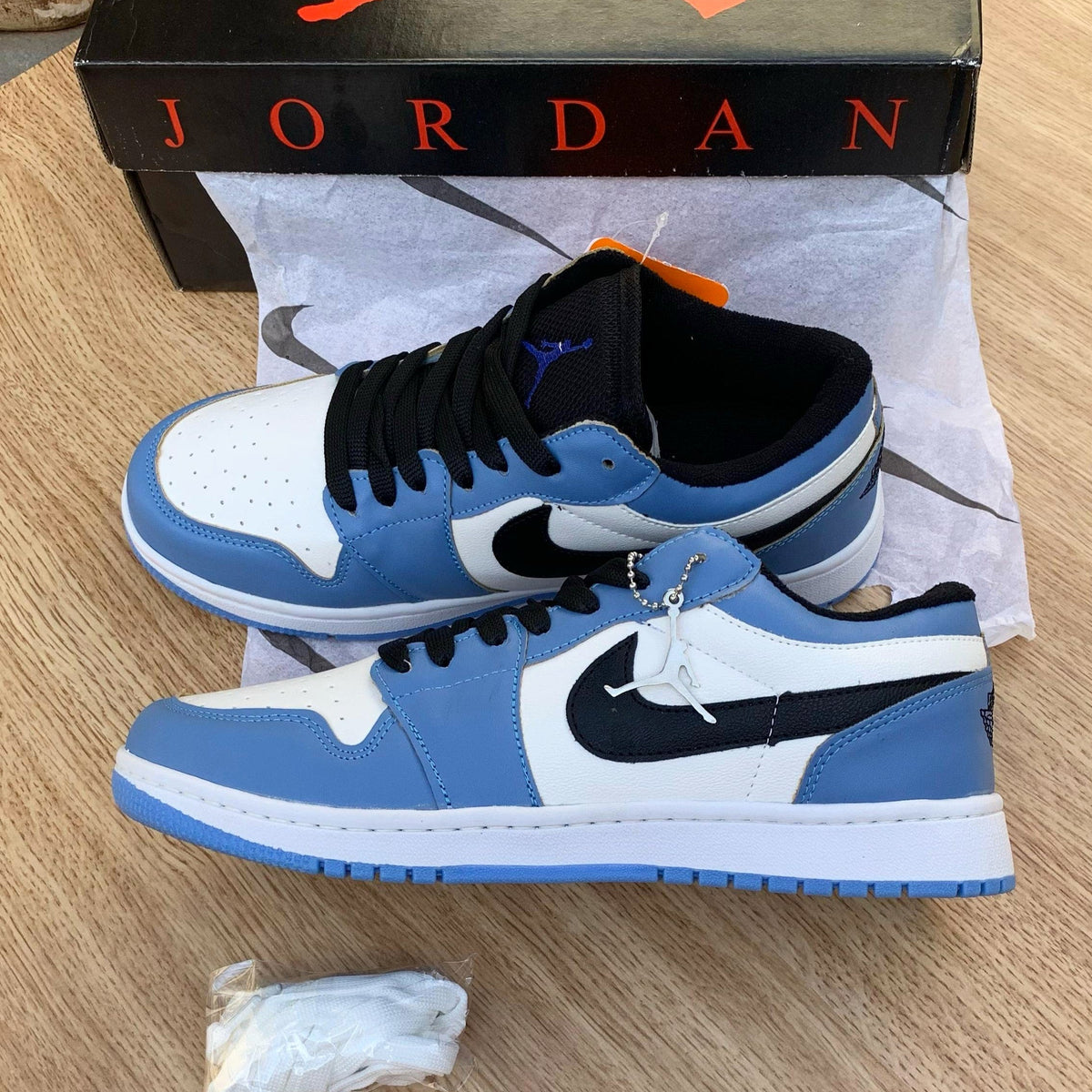 Tênis Nike Air Jordan 1 Low - UNC 2021 - Réplica