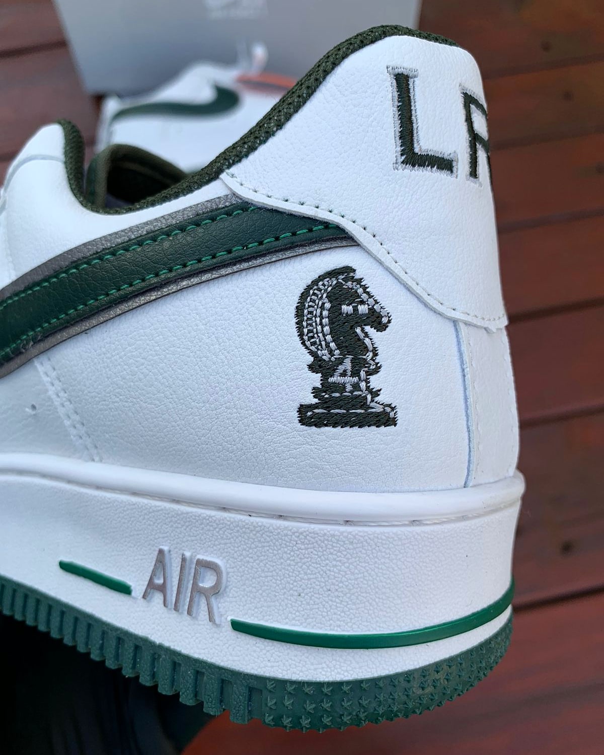 Tênis Nike Air Force AF1 LeBron James - Réplica