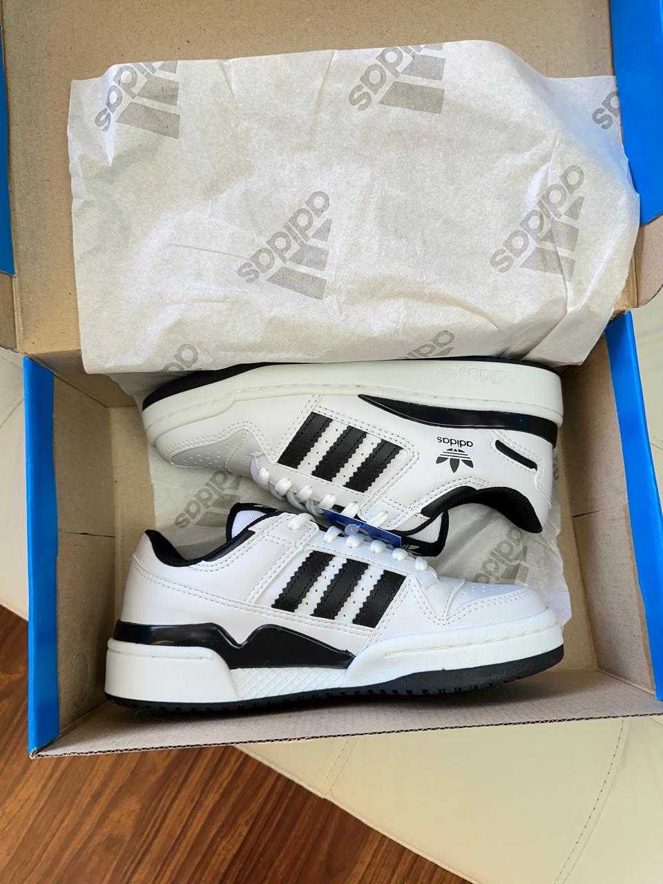 Tênis Adidas Forum Low - Preto e Branco