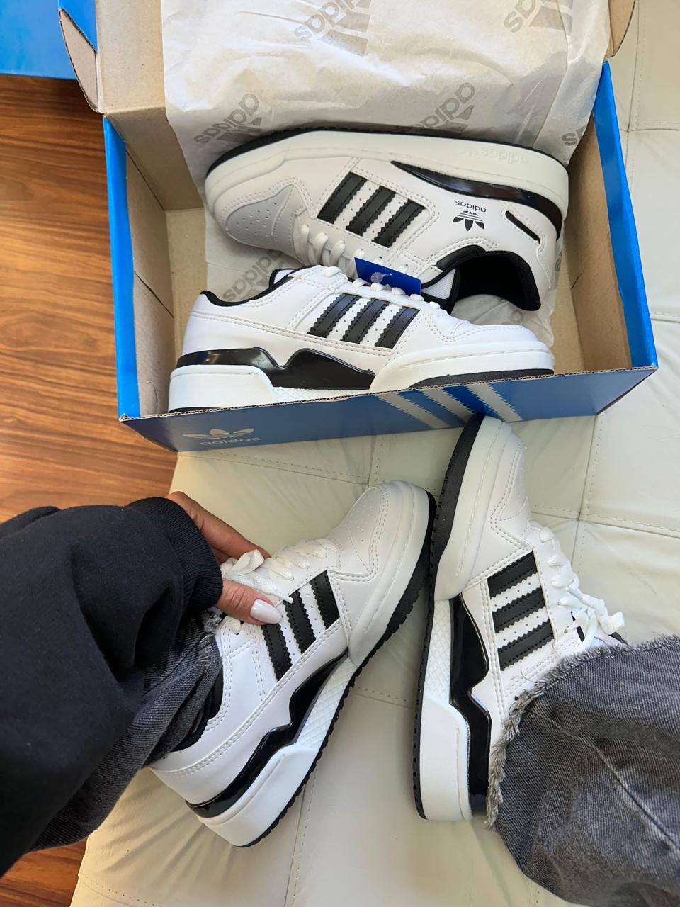 Tênis Adidas Forum Low - Preto e Branco