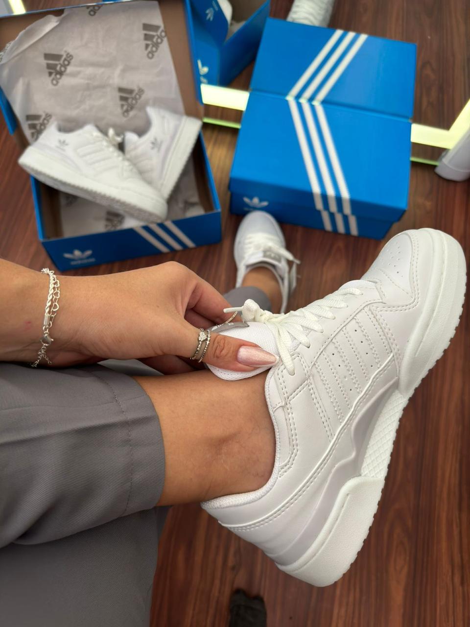 Tênis Adidas Fórum Low - White