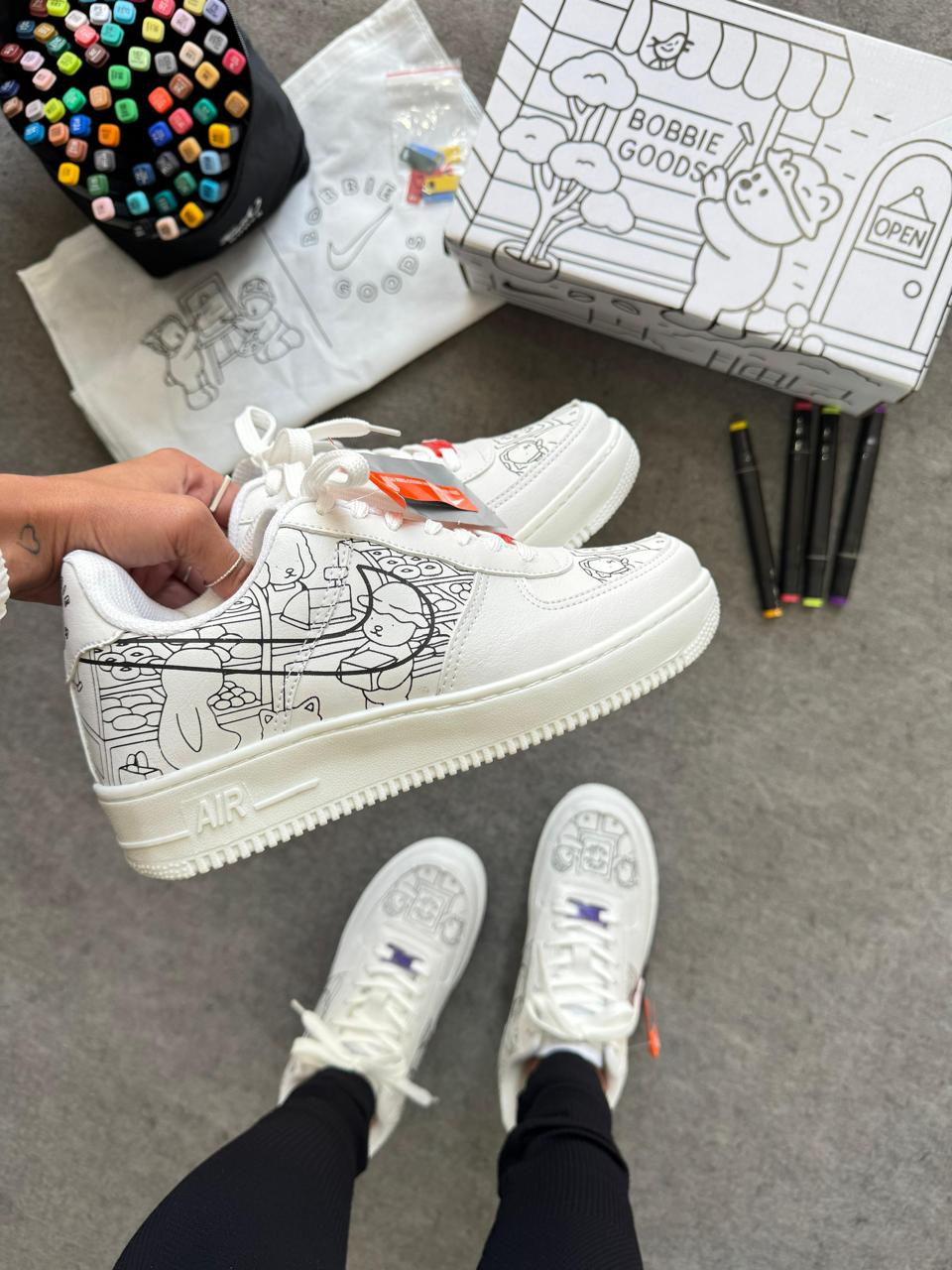 Nike Air Force PersonalizĂĄvel Bobbie Goods + Canetinhas BRINDE