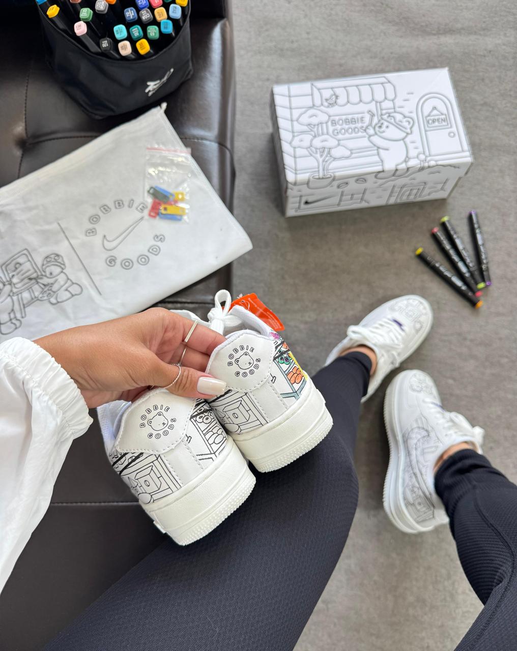 Nike Air Force PersonalizĂĄvel Bobbie Goods + Canetinhas BRINDE