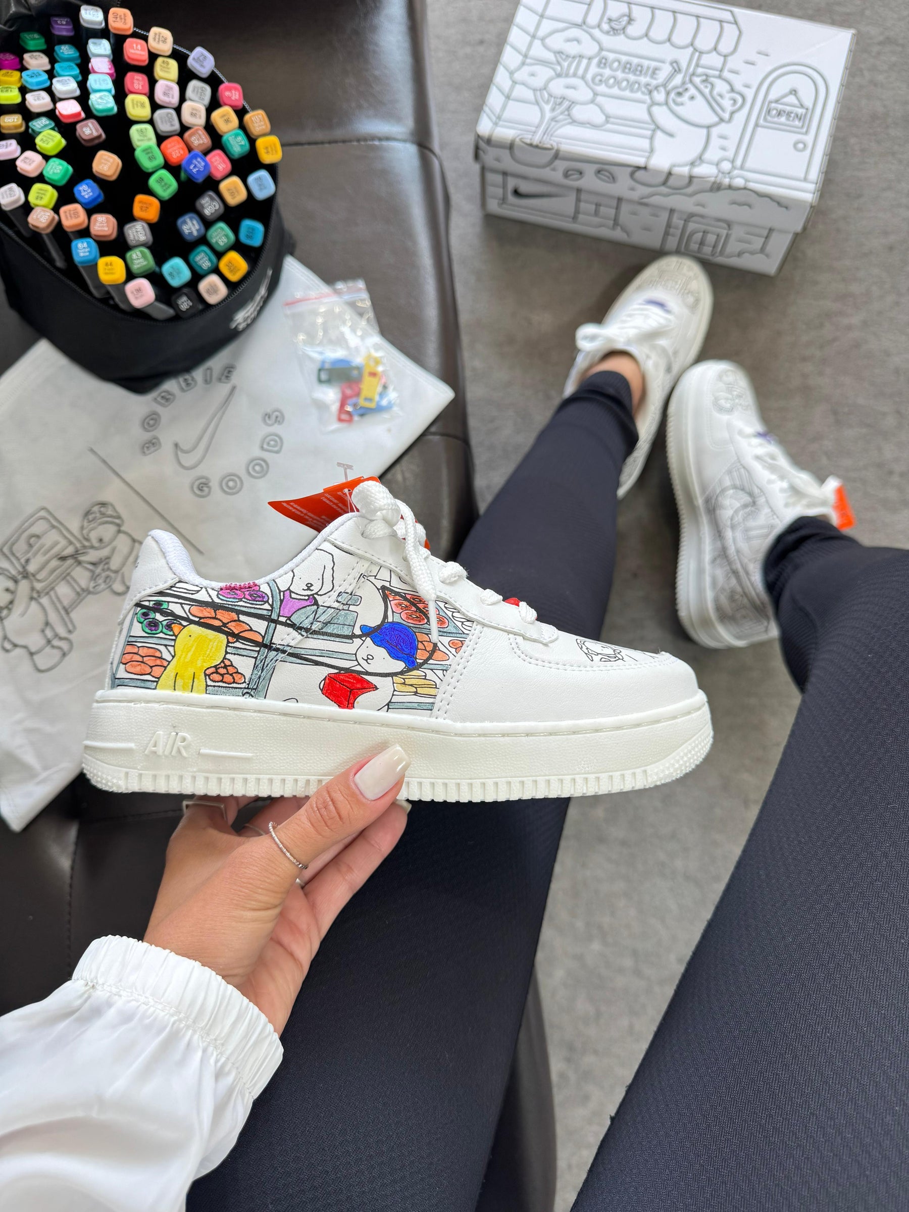 Nike Air Force PersonalizĂĄvel Bobbie Goods + Canetinhas BRINDE