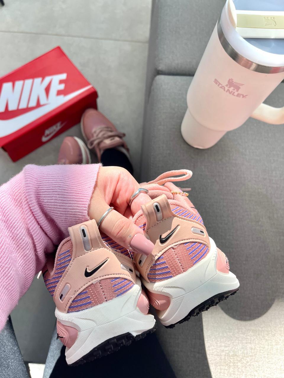 NIKE VOMERO NUDE