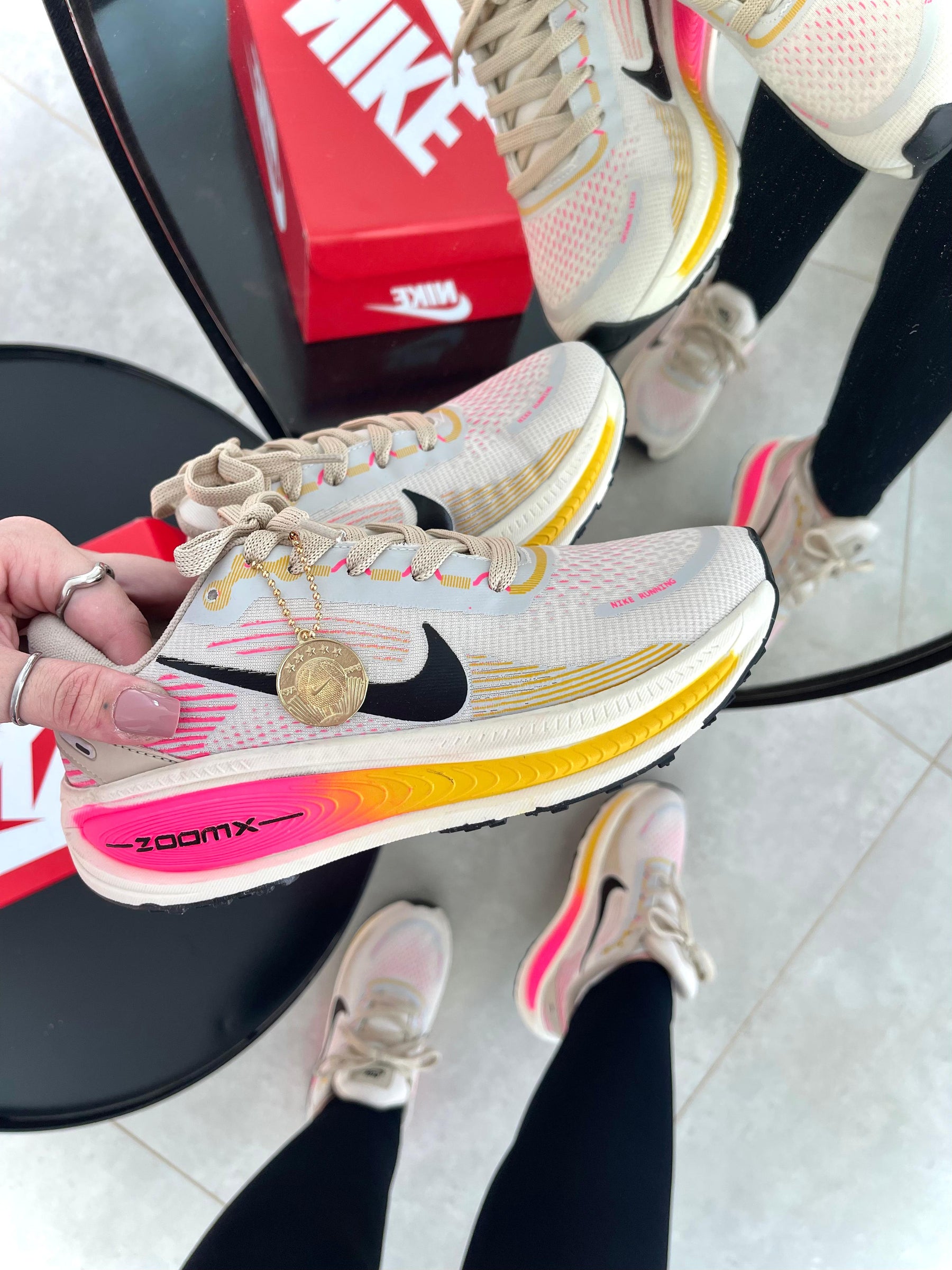 NIKE VOMERO BRANCO E ROSA