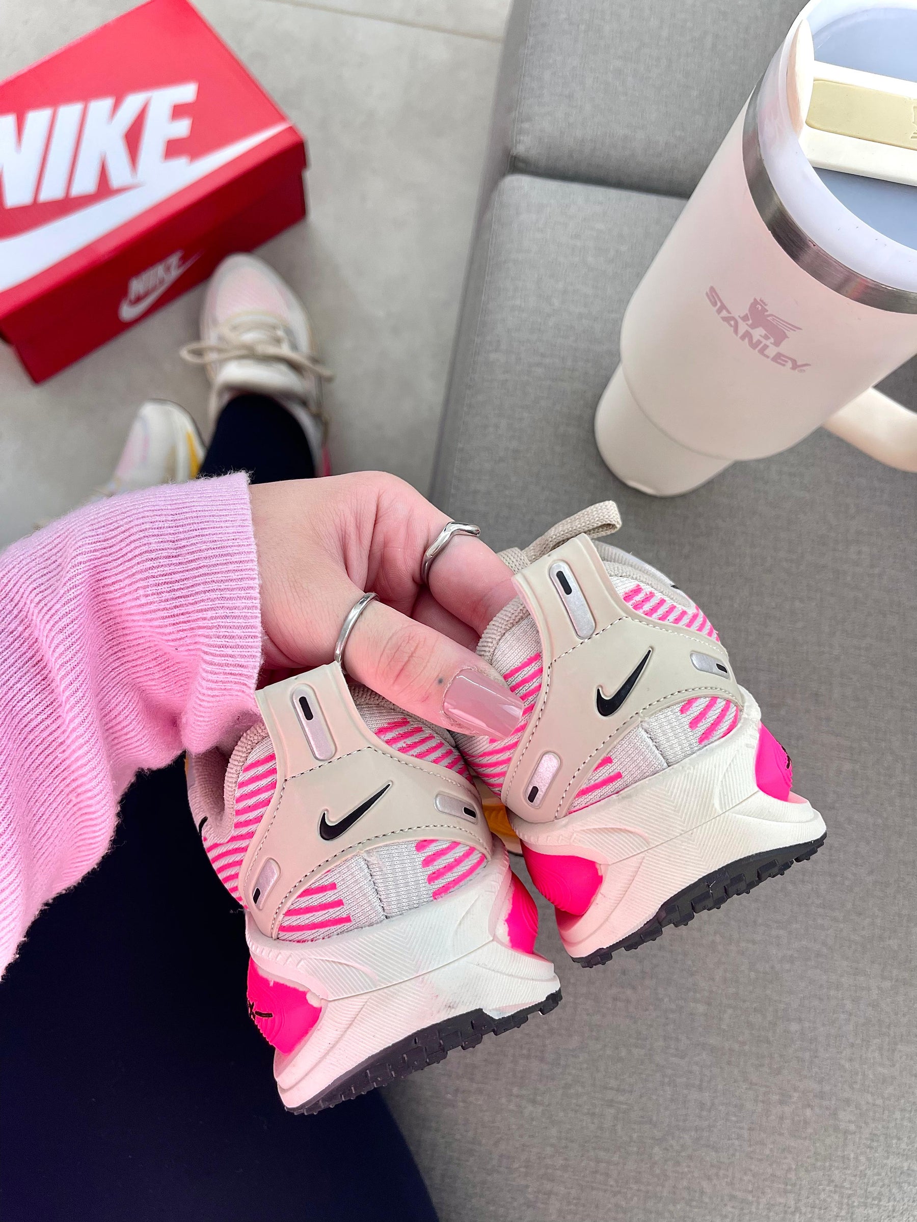 NIKE VOMERO BRANCO E ROSA