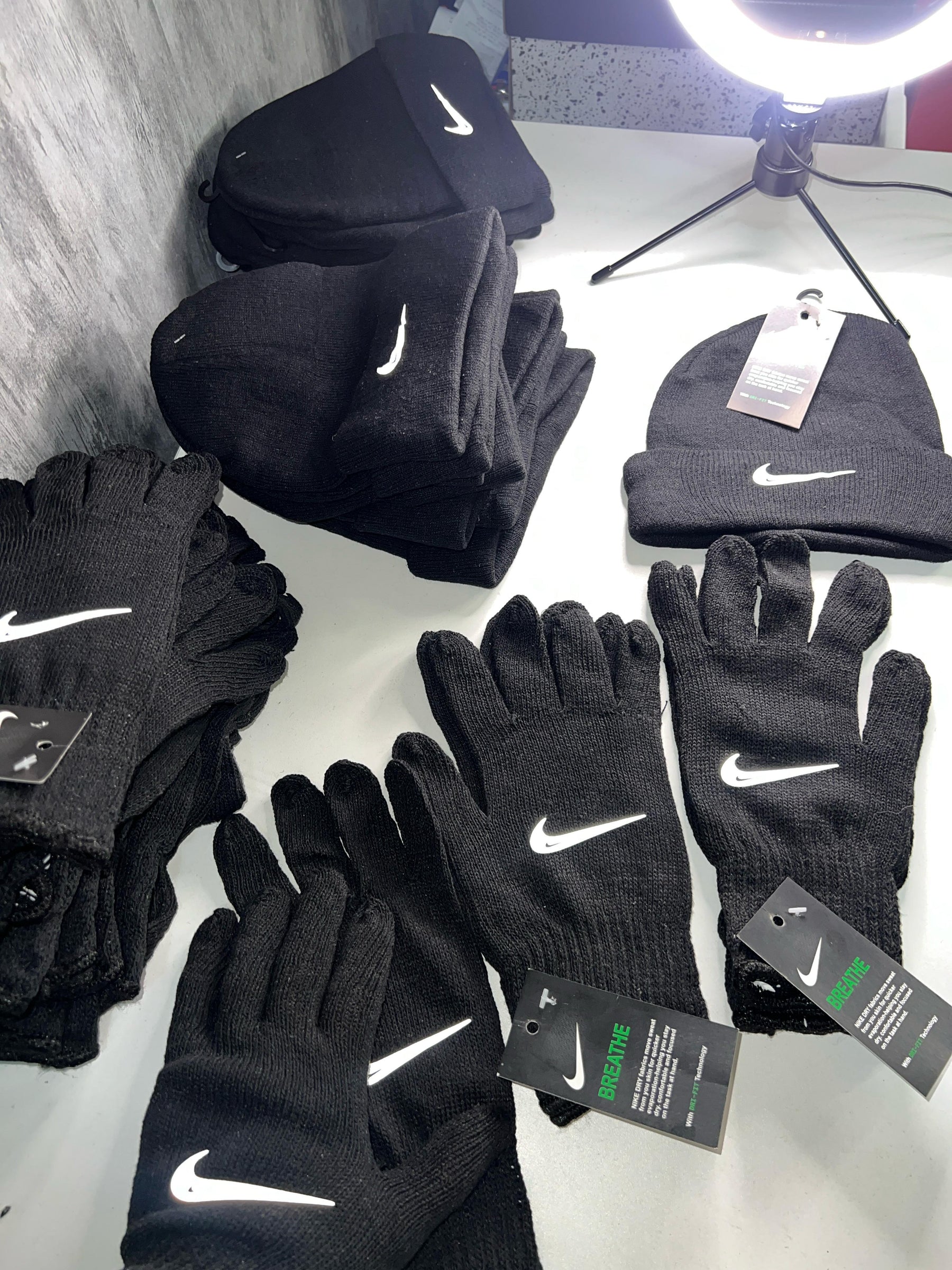 Kit Luva + Touca Preta Nike - Premium