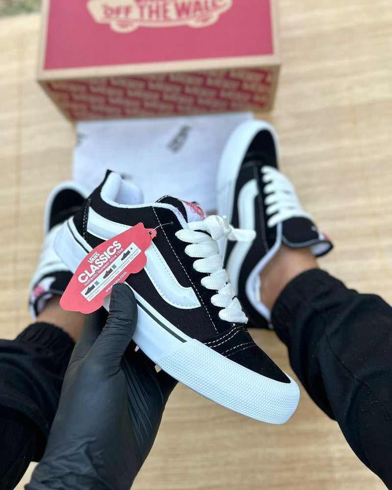 Tênis Vans Knu Skool - Preto e Branco