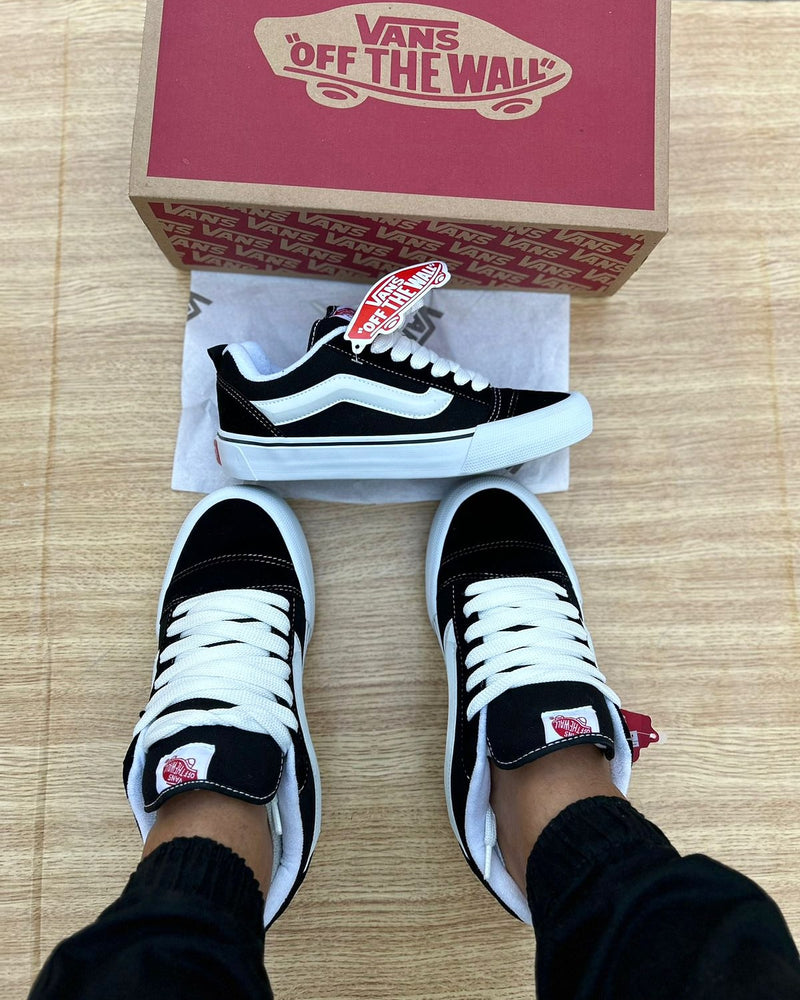 Tênis Vans Knu Skool - Preto e Branco