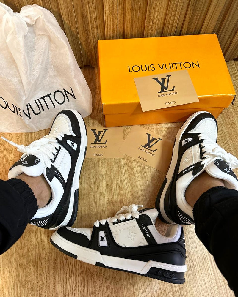 Louis Vuitton Trainer - Preto e Branco Réplica