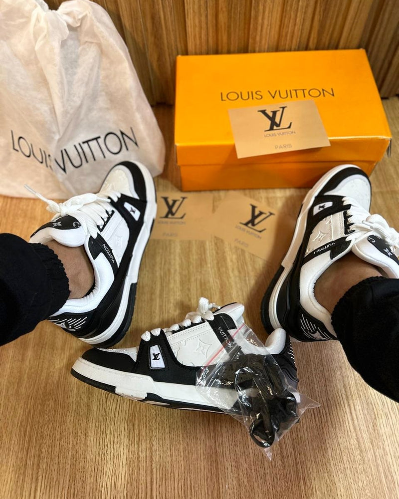 Louis Vuitton Trainer - Preto e Branco Réplica