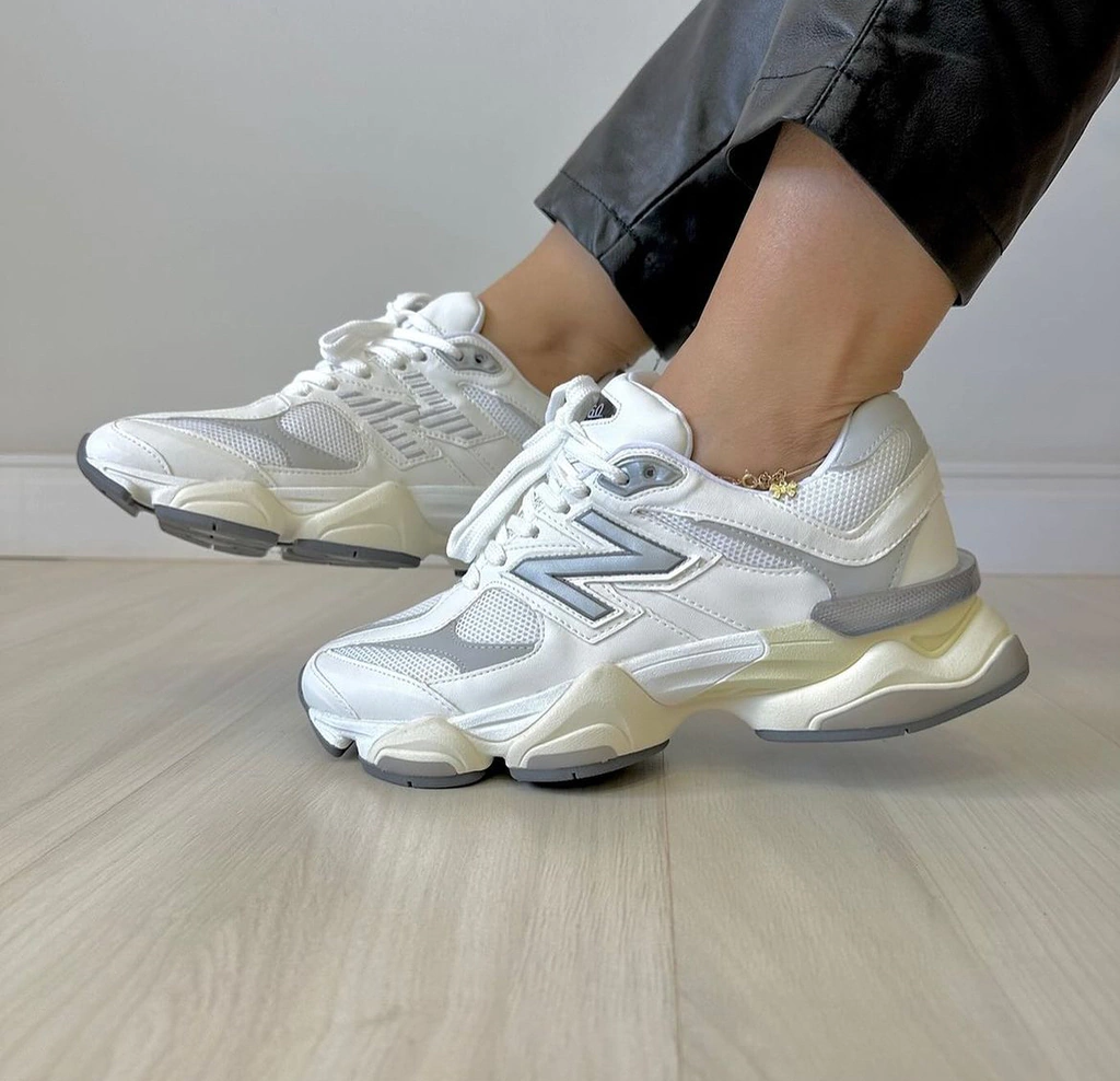 New Balance 9060 - Branco e Bege