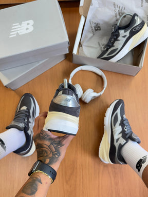 New Balance 990