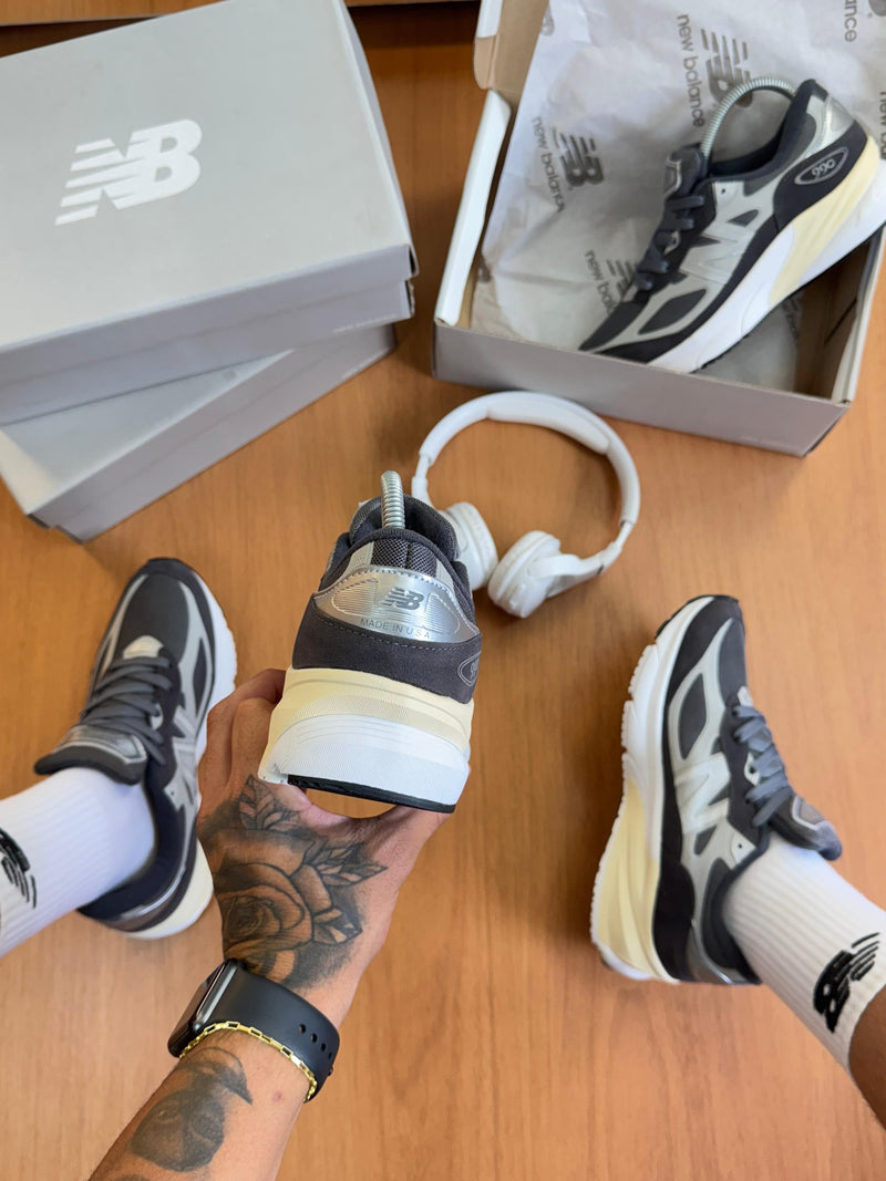 New Balance 990