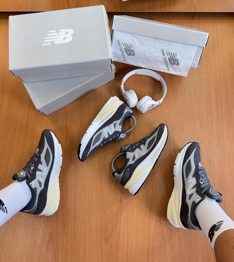 New Balance 990