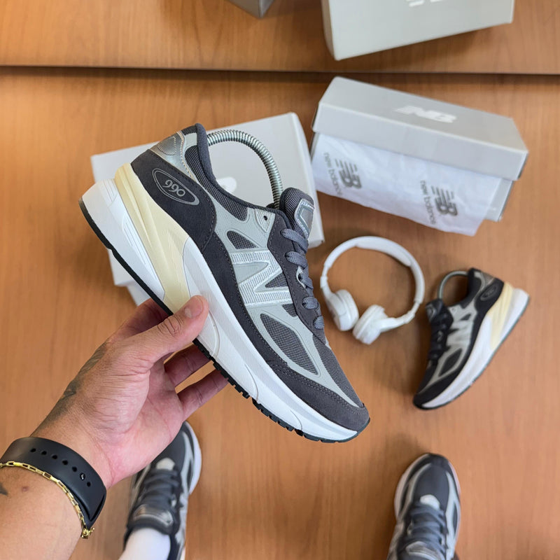 New Balance 990