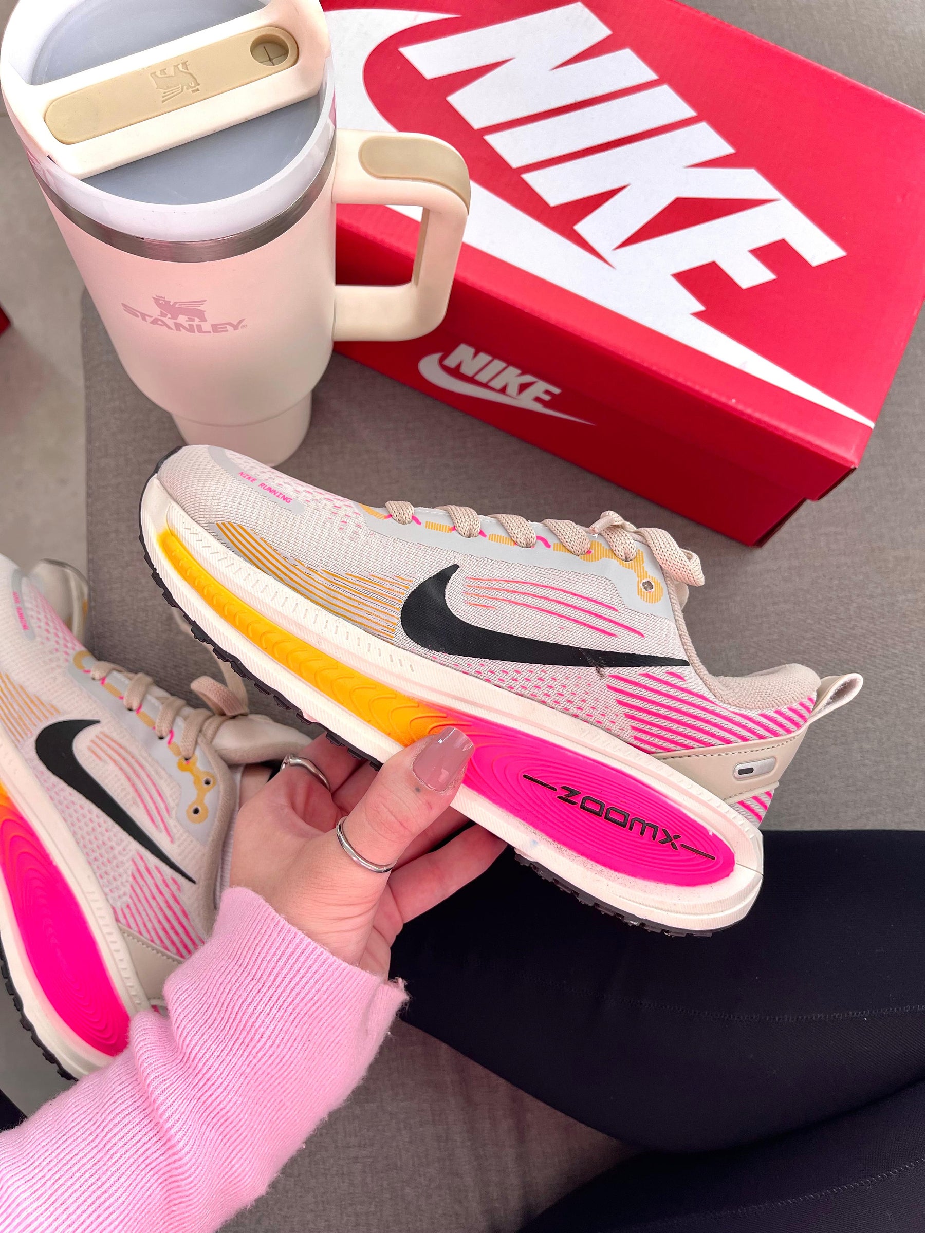 NIKE VOMERO BRANCO E ROSA