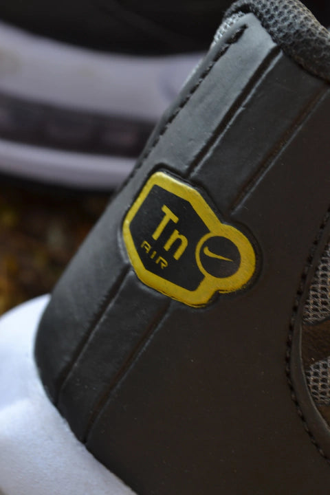 Air Max TN Plus - Preto/Cinza/Branco