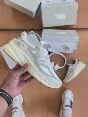 New Balance 990