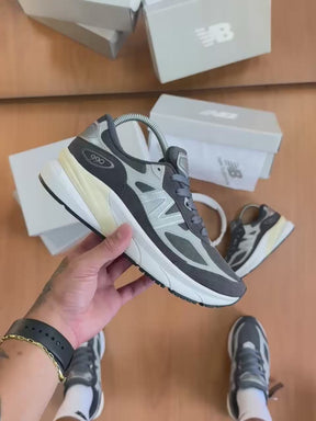 New Balance 990